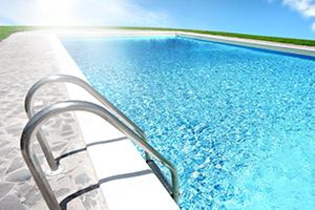 Какого выбрать производителя химии для дезинфекции бассейна?