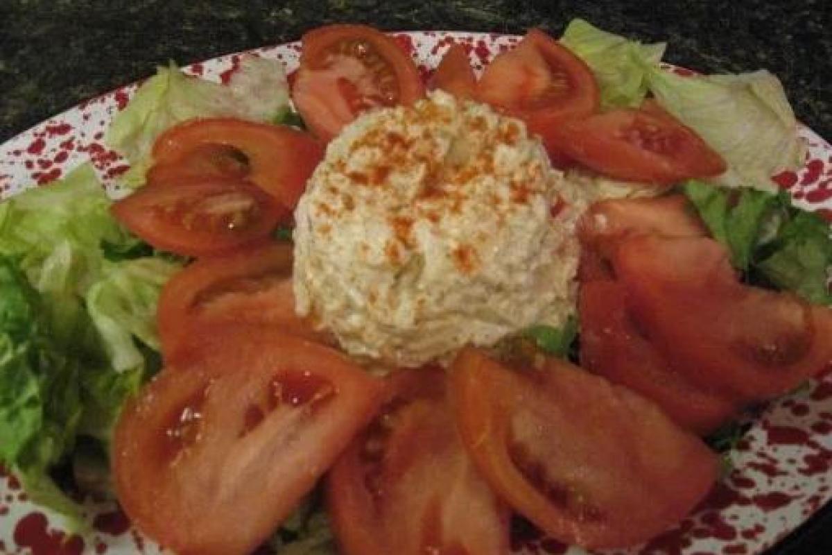 Три салата с мясом краба Три салата с мясом краба