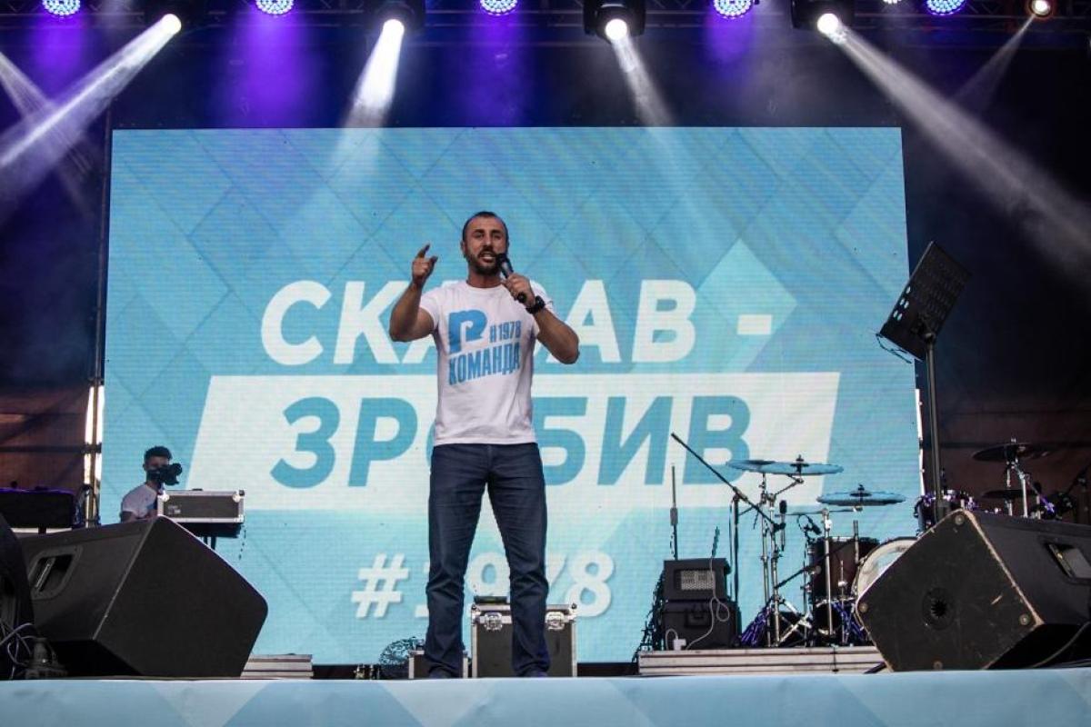 Встреча с Сергеем Рыбалка и концерт группы «НеАнгелы» стали самым масштабным событием в Лисичанске за десятилетие Встреча с Сергеем Рыбалка и концерт группы «НеАнгелы» стали самым масштабным событием в Лисичанске за десятилетие