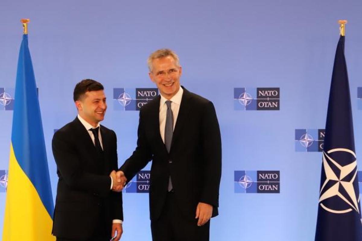 Зеленский покорил руководство НАТО искренностью и "реалистичным подходом" Зеленский покорил руководство НАТО искренностью и "реалистичным подходом"