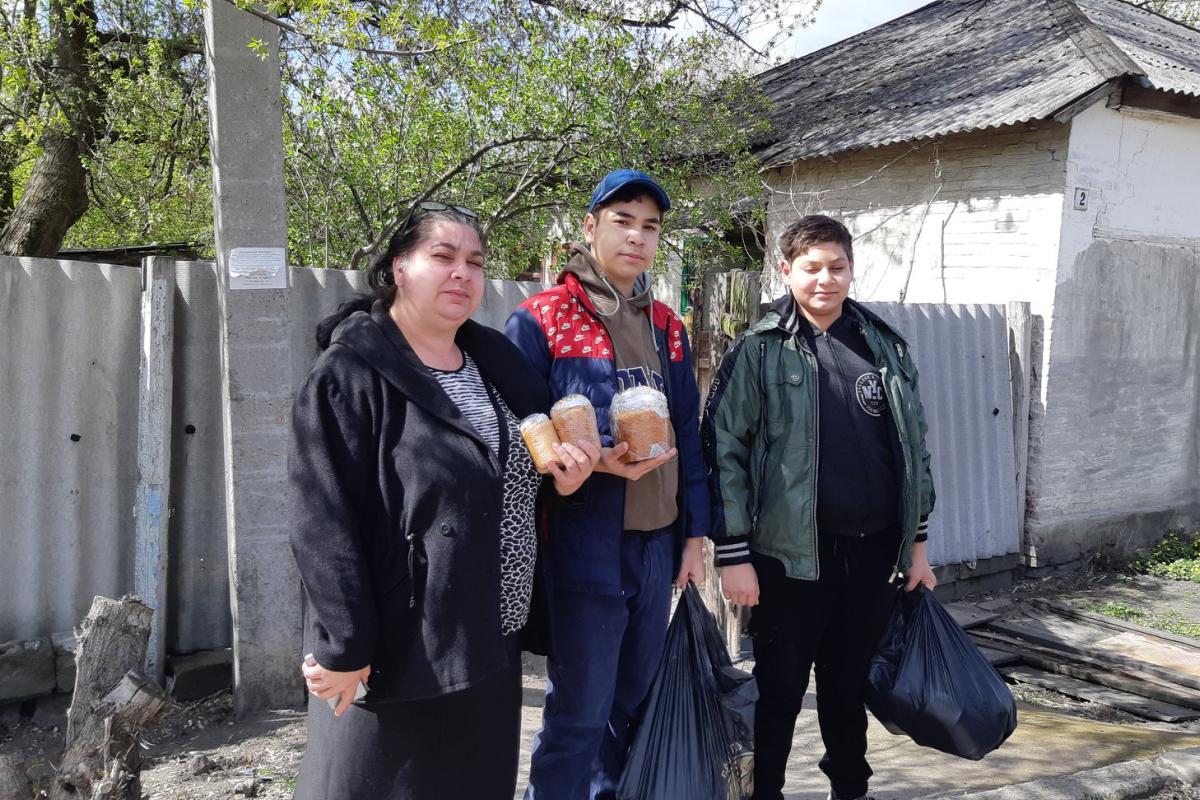 Лисичане начали акцию “підтримай”: кому помогают и кто принимает участие