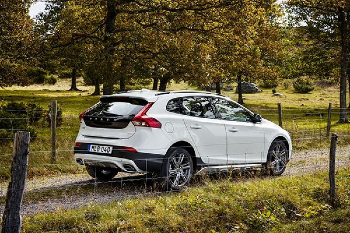 Volvo V40 Cross Country: коли стиль зустрічається з пригодами Volvo V40 Cross Country: коли стиль зустрічається з пригодами