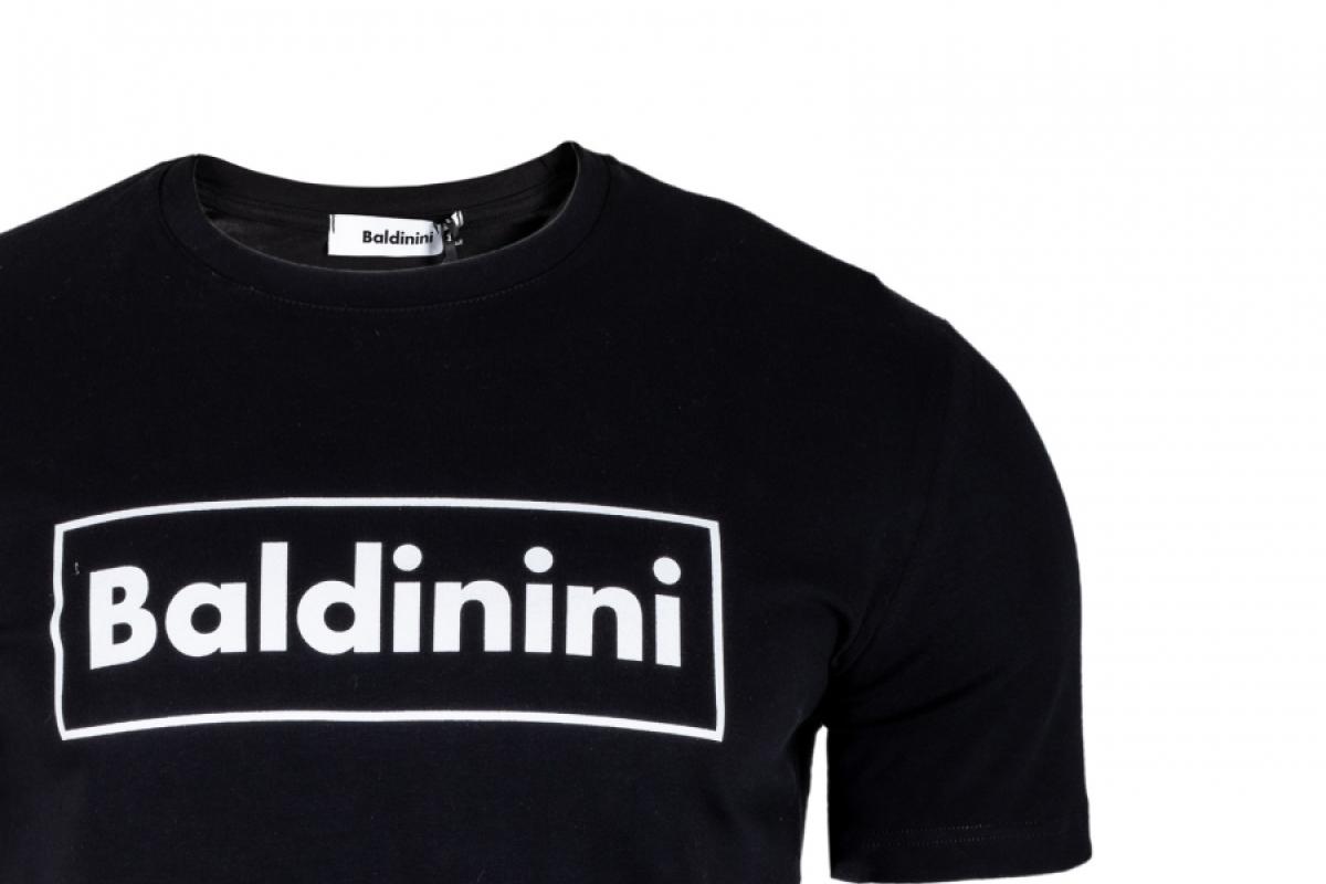 Мужские футболки: популярные модели, особенности, выбор Мужские футболки: популярные модели, особенности, выбор