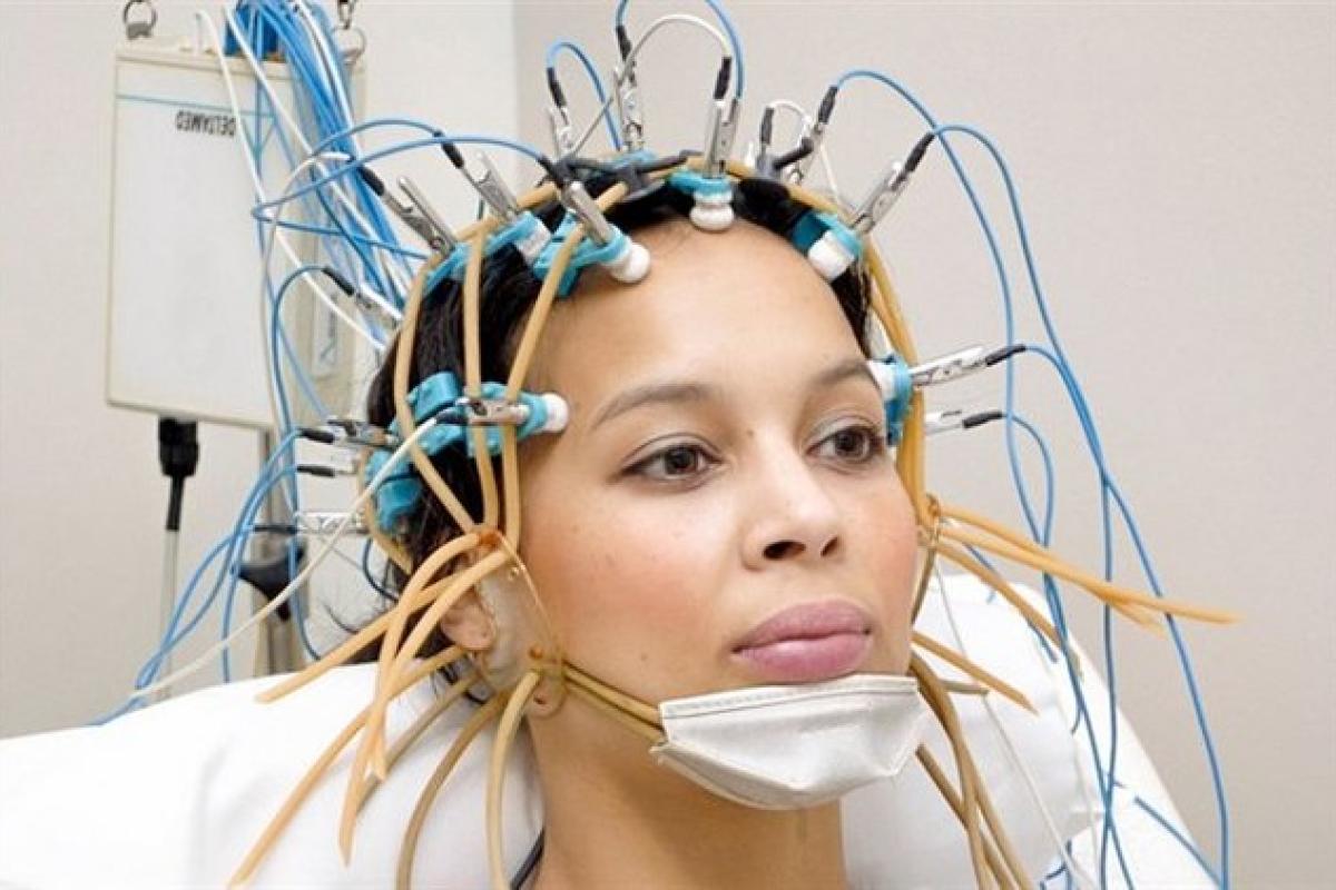 ЭЭГ – что такое электроэнцефалография? Какие показания и как проводится ЭЭГ? ЭЭГ – что такое электроэнцефалография? Какие показания и как проводится ЭЭГ?