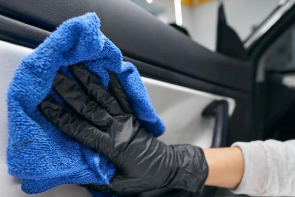 Поради від професіоналів із догляду за інтер’єром автомобіля Поради від професіоналів із догляду за інтер’єром автомобіля