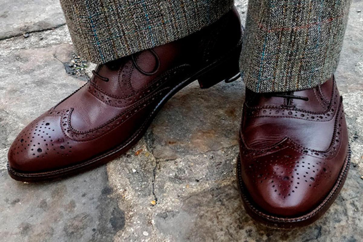 Как выбрать подходящую обувь для костюмов и брюк из твида? Как выбрать подходящую обувь для костюмов и брюк из твида?