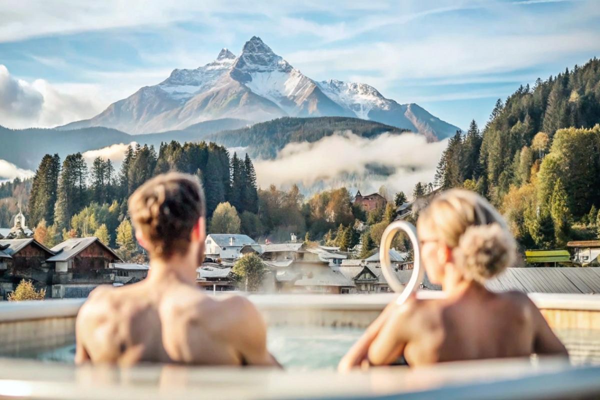 Осінній відпочинок українців під час війни: куди їдуть, які критерії вибору