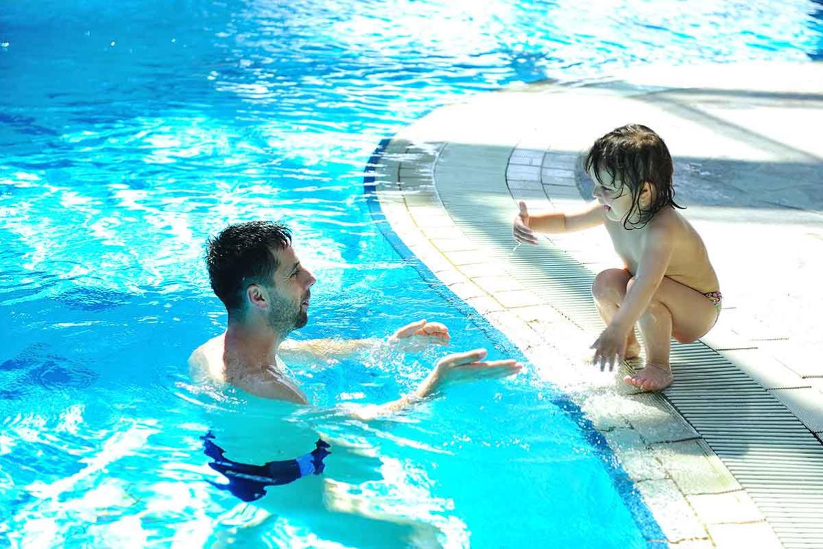 Кристальная чистота бассейна с препаратами AquaDoctor: комплексный подход к дезинфекции Кристальная чистота бассейна с препаратами AquaDoctor: комплексный подход к дезинфекции