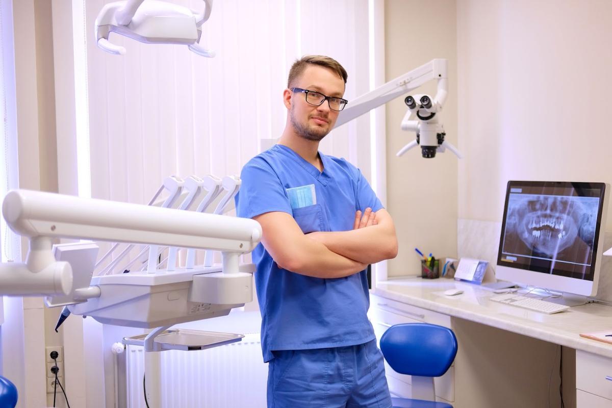 Як проводиться підготовка до імплантації зубів?