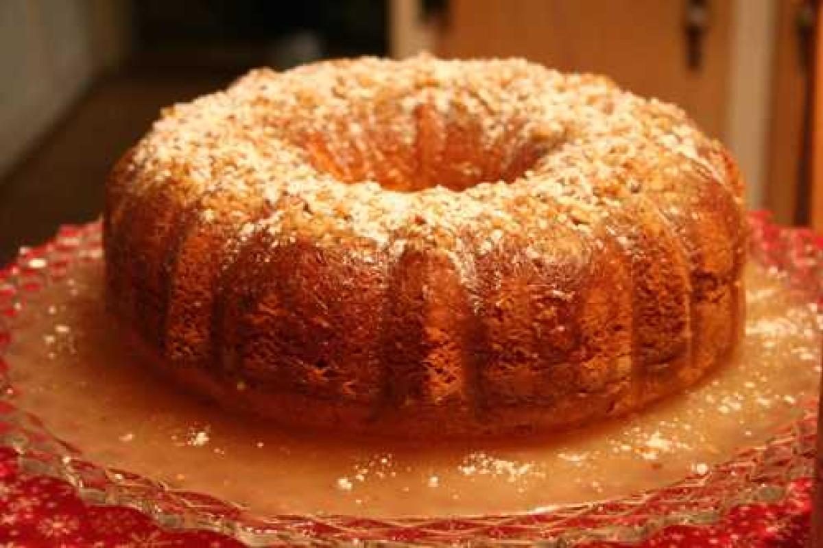 Пирог с яблоками и изюмом Пирог с яблоками и изюмом