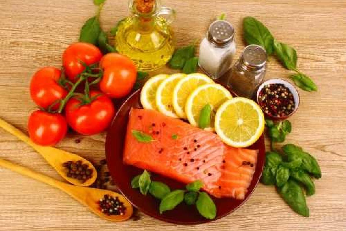 Хек с томатным соусом и чесноком Хек с томатным соусом и чесноком