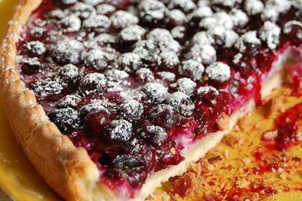 Пирог с черной смородиной