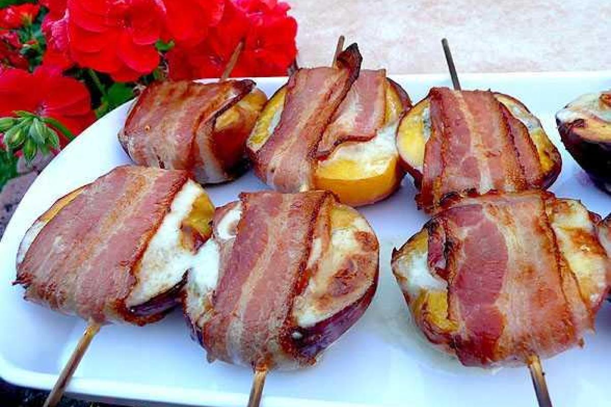 Персики с сыром и беконом Персики с сыром и беконом