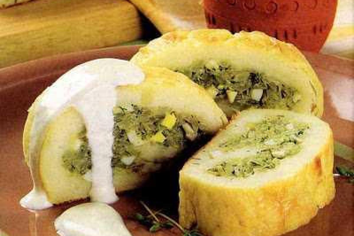 Рулет из картофеля с капустно-яичной начинкой Рулет из картофеля с капустно-яичной начинкой