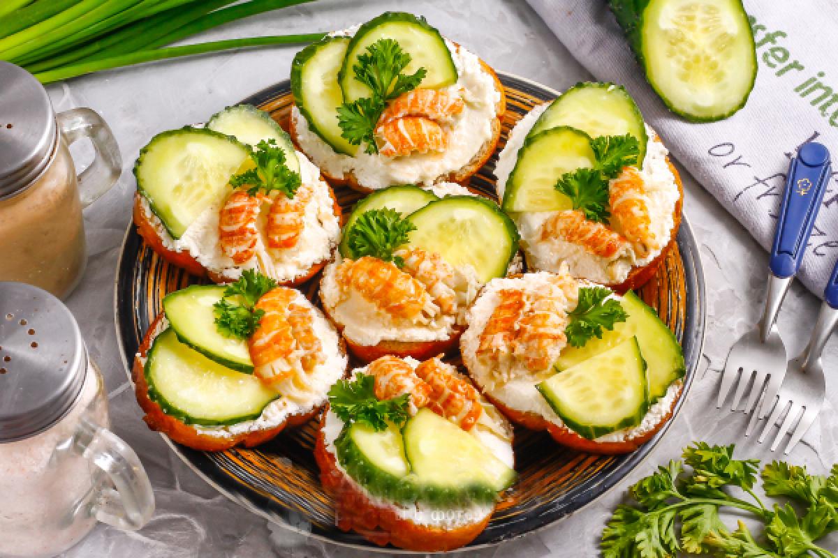Канапе с огурцом и креветками Канапе с огурцом и креветками