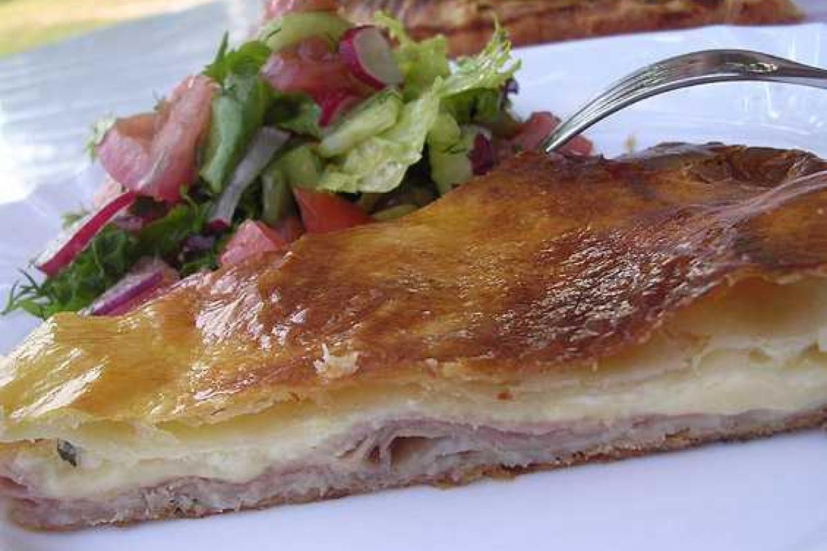 Пирог закусочный с ветчиной и сыром Пирог закусочный с ветчиной и сыром