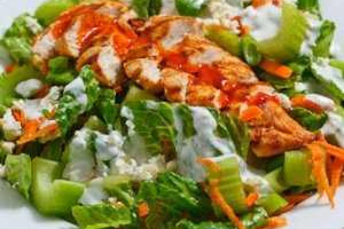 Салат "Буффало" с курицей Салат "Буффало" с курицей