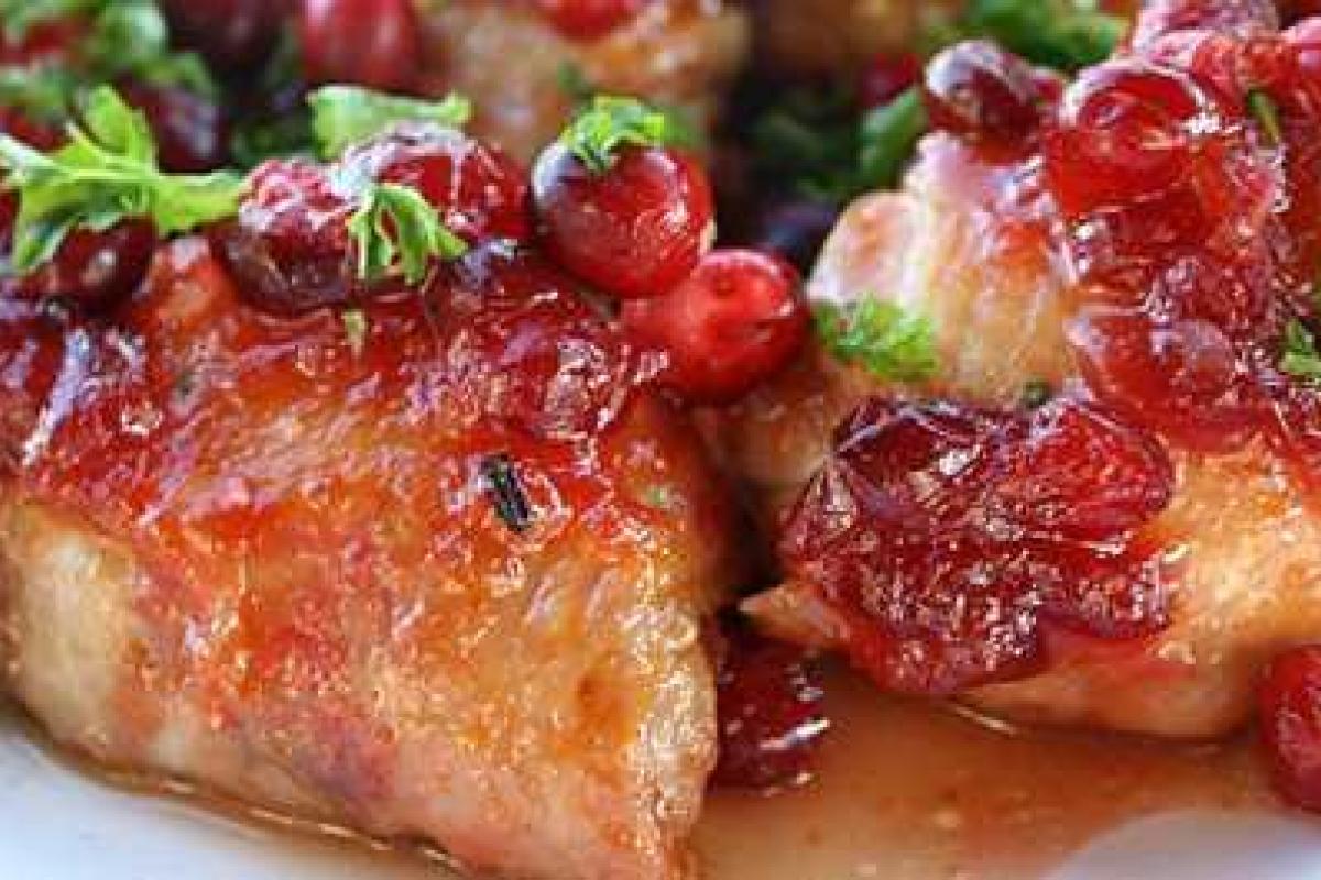 Куриные окорочка под клюквенным соусом Куриные окорочка под клюквенным соусом