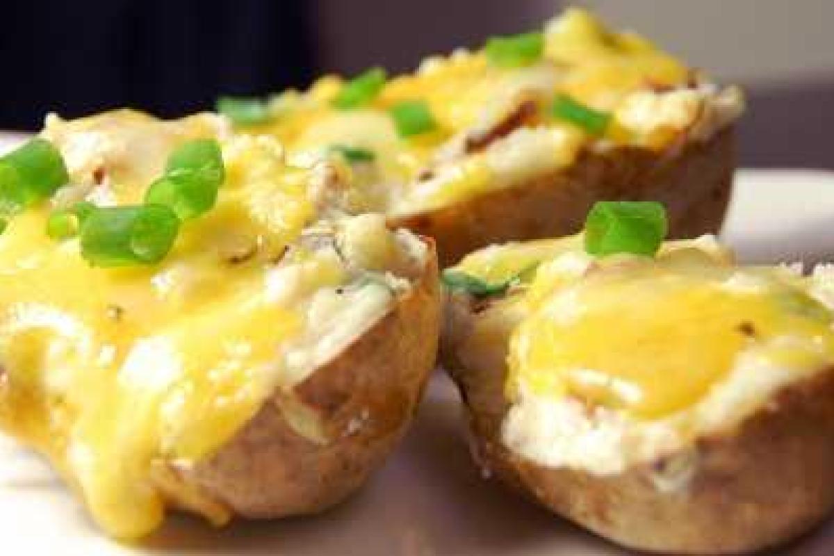 Печеный картофель с сыром и чесноком Печеный картофель с сыром и чесноком