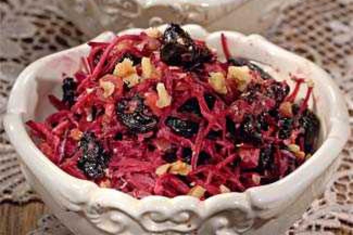 Салат со свеклой и черносливом Салат со свеклой и черносливом