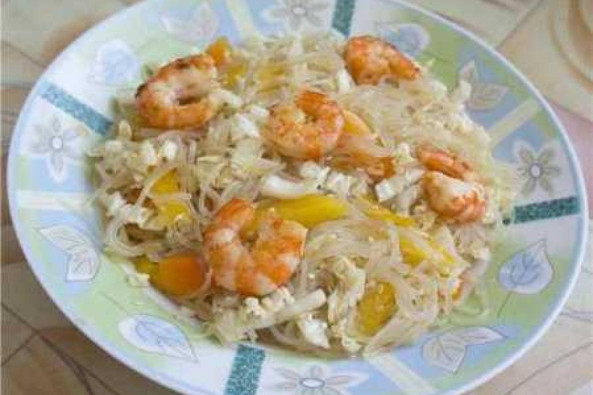 Фунчоза с креветками и овощами