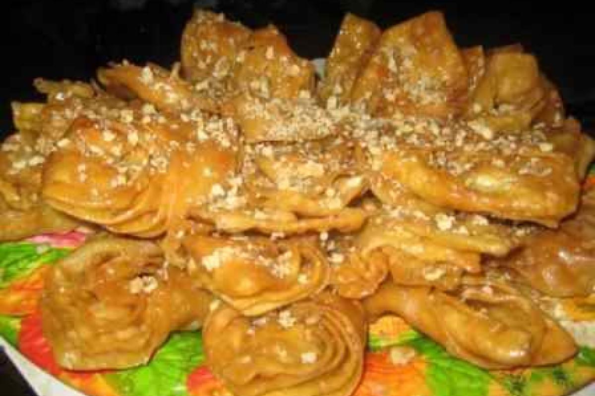 Медовая пахлава с орехами Медовая пахлава с орехами