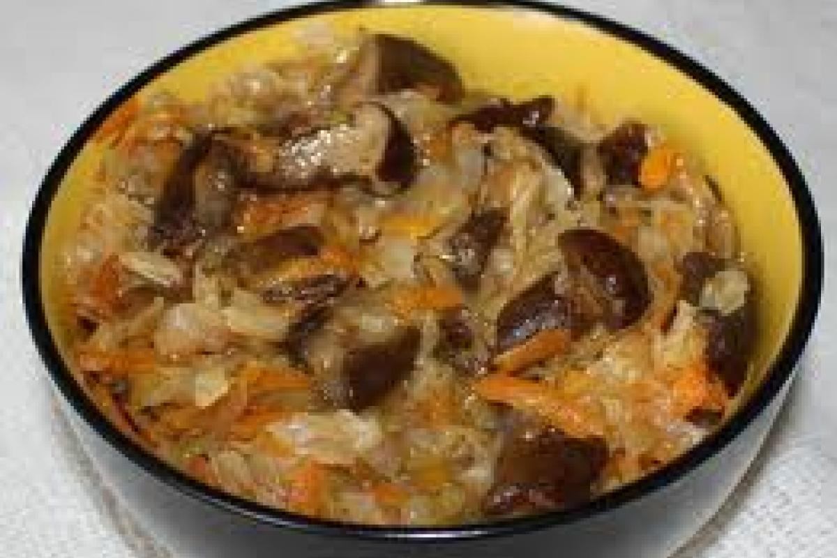 Капустная солянка с шампиньонами Капустная солянка с шампиньонами