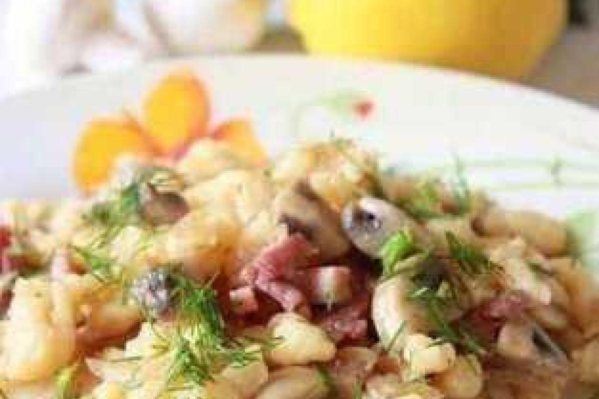 Шпецле с шампиньонами и беконом
