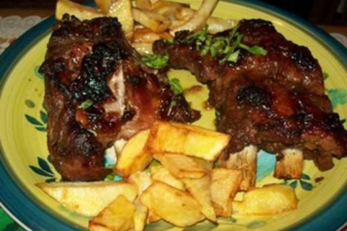 Свиные ребрышки с медом и корицей Свиные ребрышки с медом и корицей