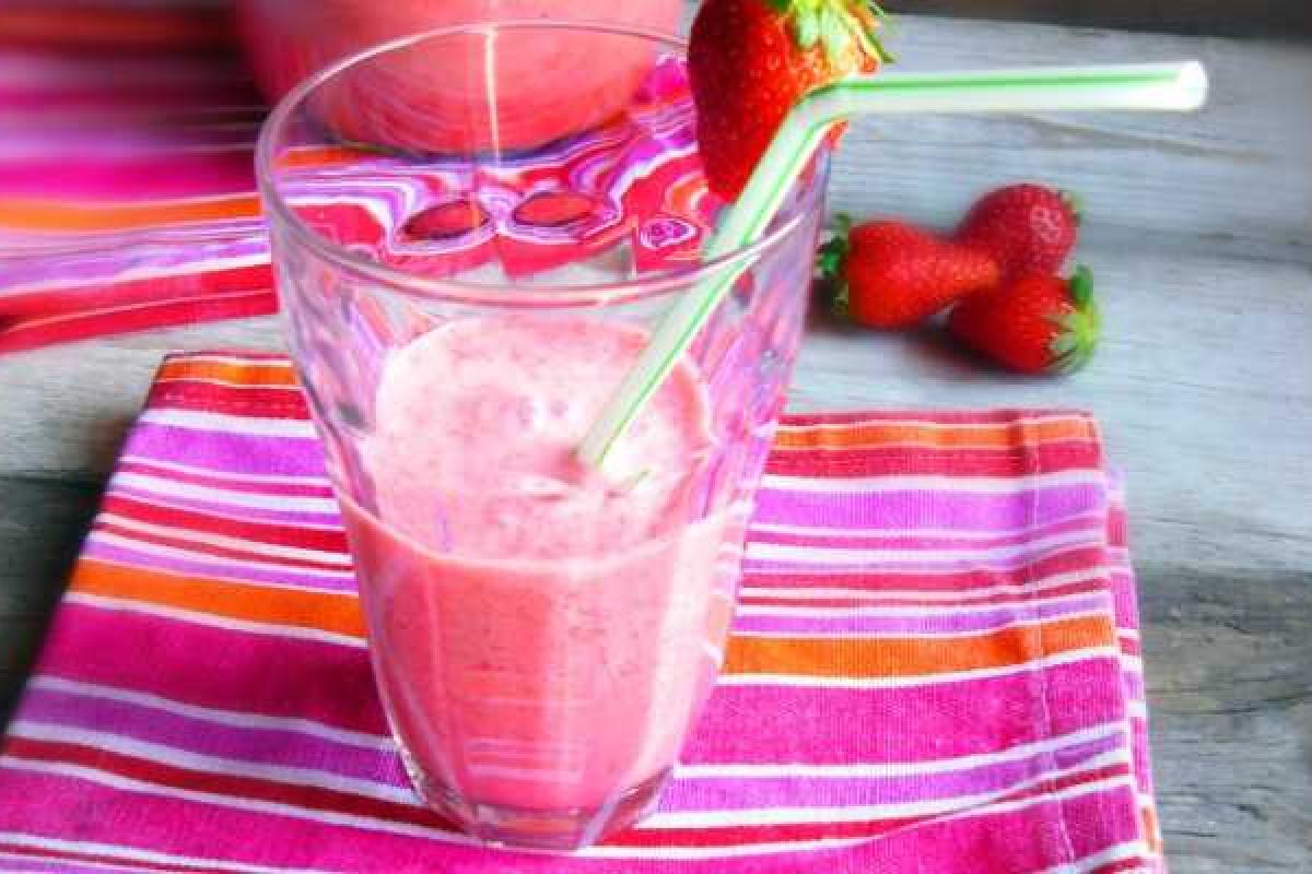 Коктейль из клубники и миндаля Коктейль из клубники и миндаля