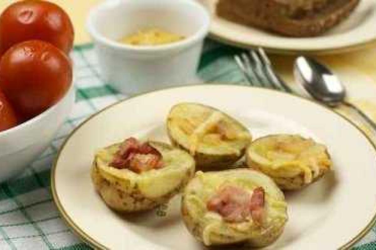 Запеченный картофель с салом и сыром Запеченный картофель с салом и сыром