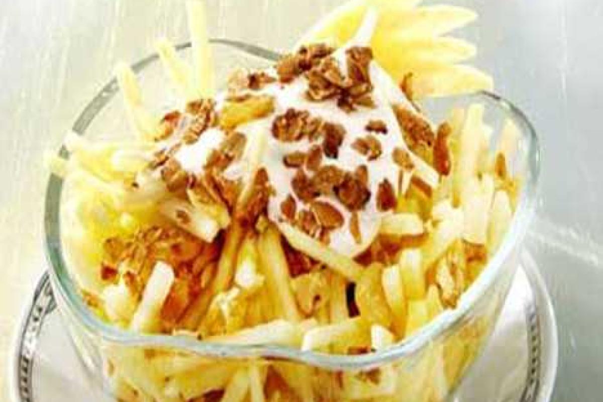 Салат из яблок с грецкими орехами