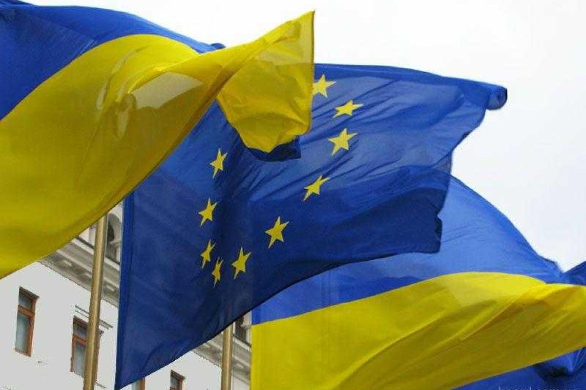 Провластным политикам было бы полезно проинформировать украинцев о преимуществах европейского отдыха