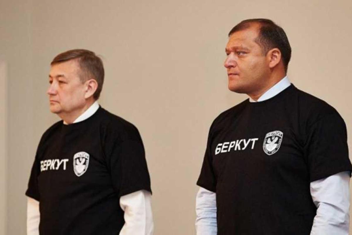 Добкин и депутаты-регионалы пришли на сессию Харьковского облсовета в футболках "Беркут" Добкин и депутаты-регионалы пришли на сессию Харьковского облсовета в футболках "Беркут"