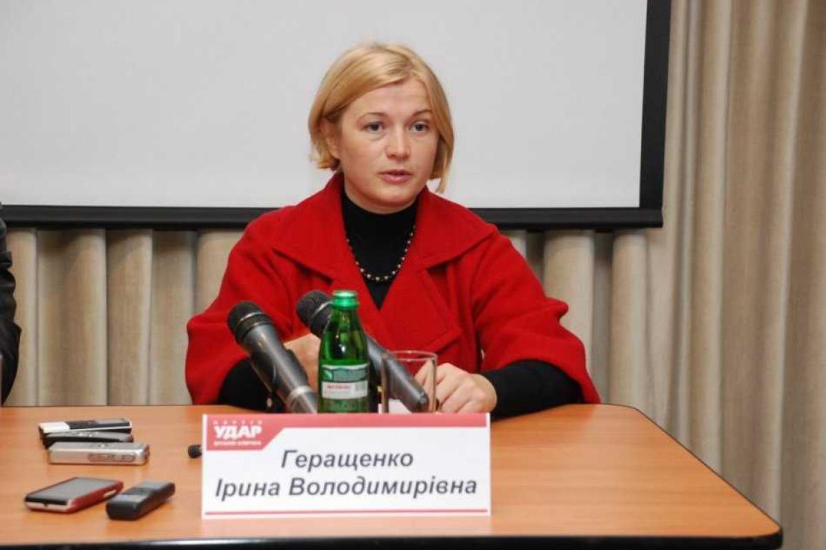 Оппозиция требует от министра МВД разблокировать центральные улицы Киева Оппозиция требует от министра МВД разблокировать центральные улицы Киева