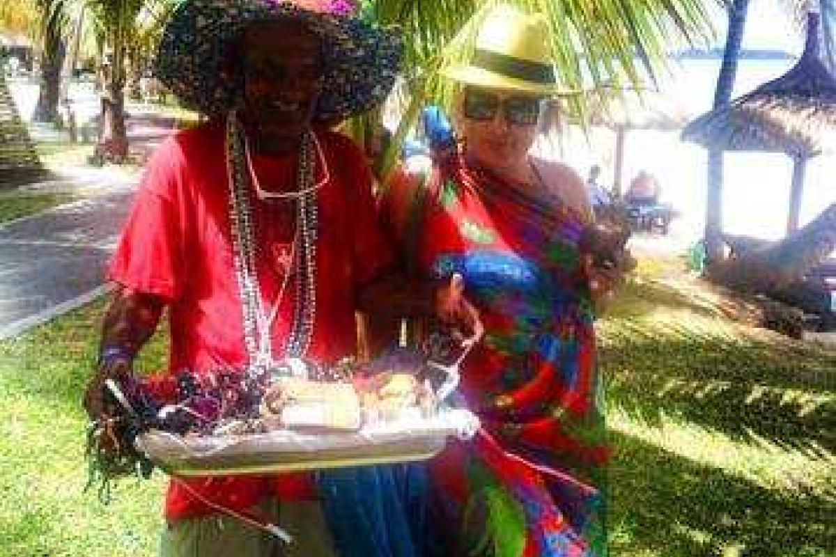 Еву Польну донимает солидный дизайнер Еву Польну донимает солидный дизайнер