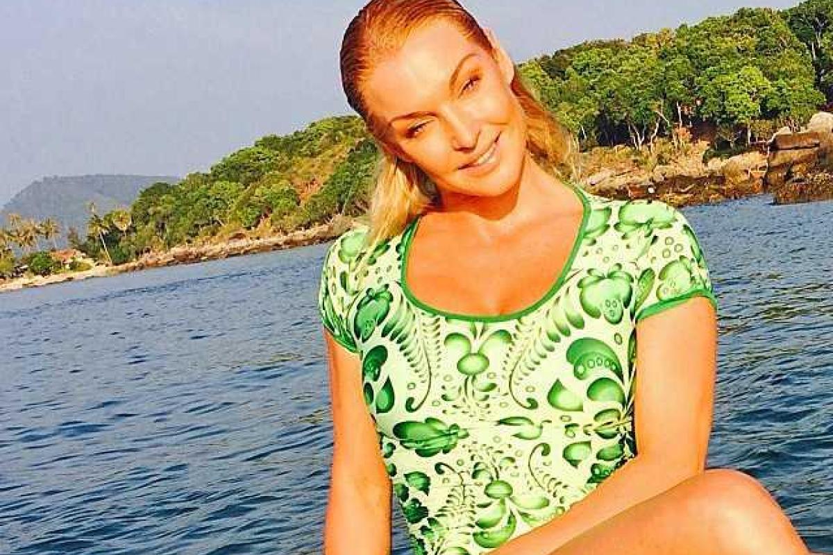 Волочкова призналась, что Бог наградил ее женственным телосложением