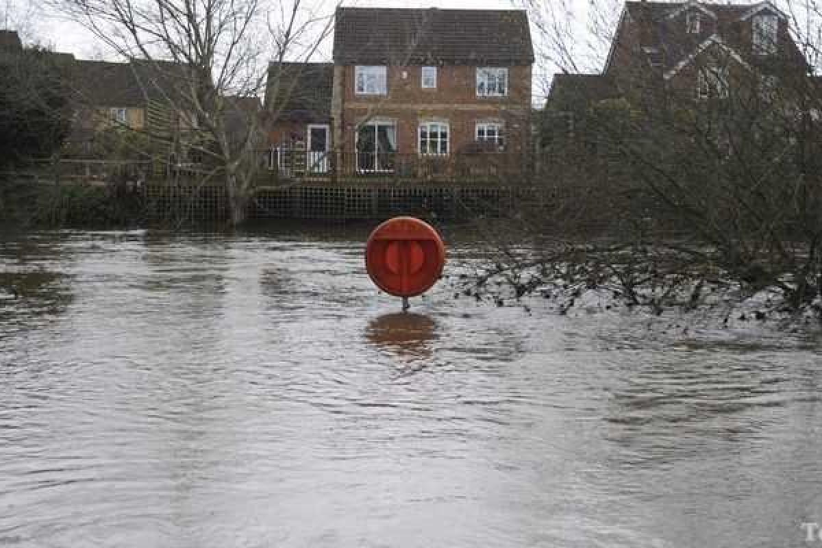 В Великобритании объявили об угрозе наводнений В Великобритании объявили об угрозе наводнений