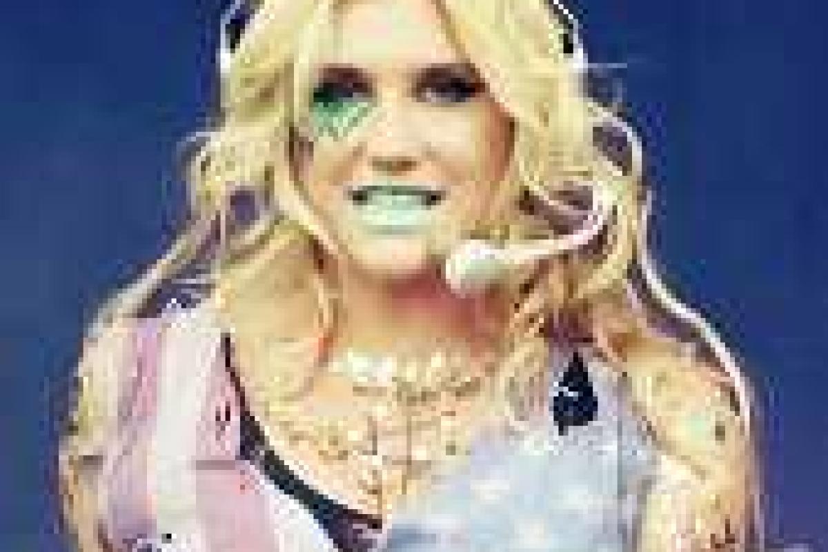 Поп-звезда Kesha легла в больницу из-за проблем с питанием