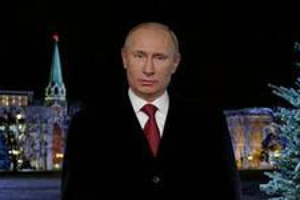 В России из-за технической ошибки в телеэфир вышли два разных новогодних обращения Путина В России из-за технической ошибки в телеэфир вышли два разных новогодних обращения Путина