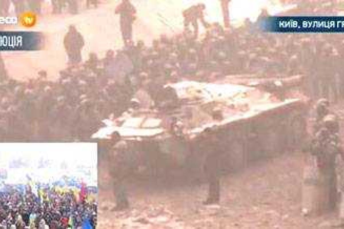 В помощь спецназу на ул.Грушевского подогнали БТР В помощь спецназу на ул.Грушевского подогнали БТР