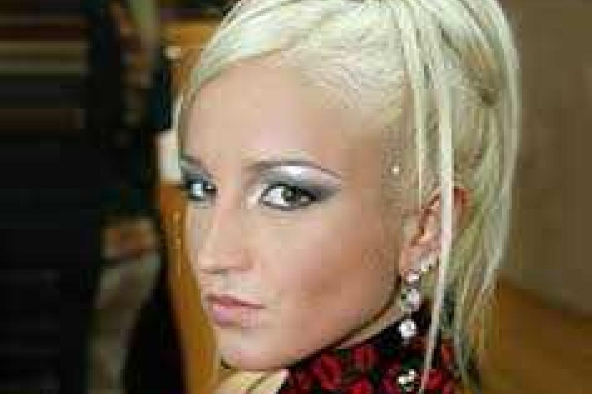 Бузова вымаливает ребенка у Матроны Московской