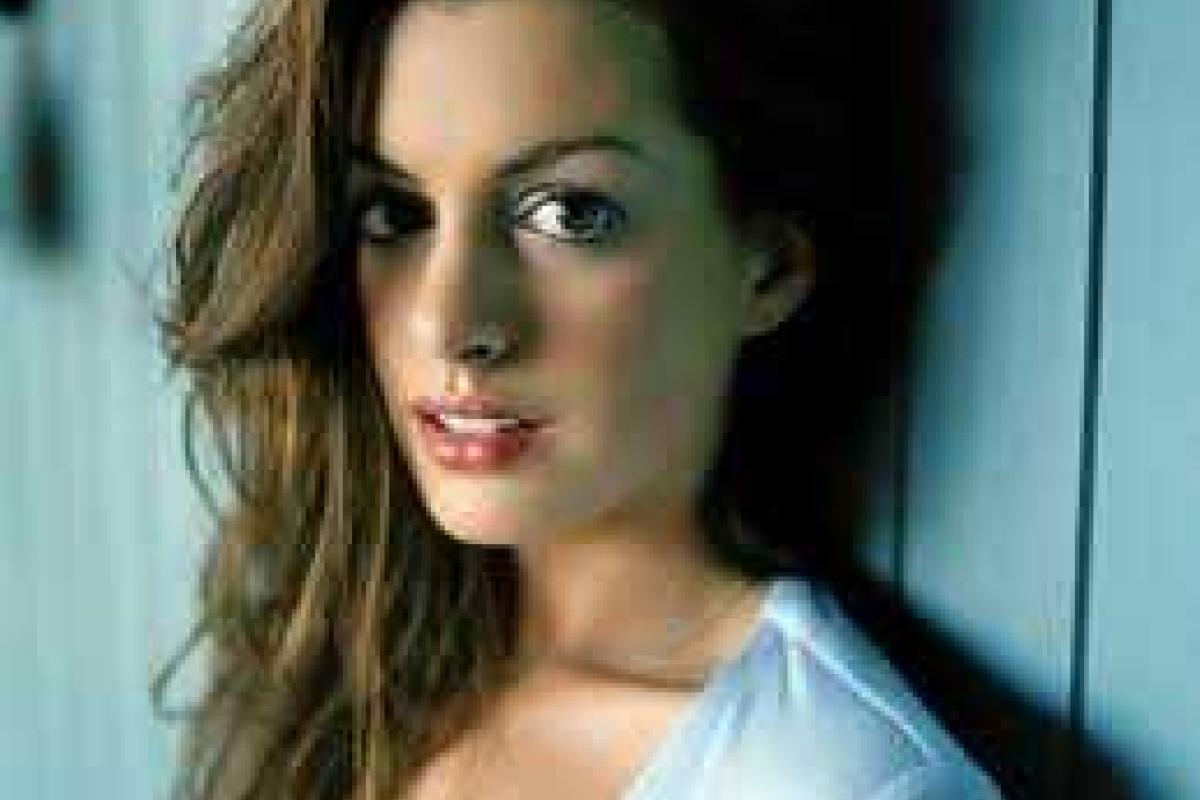 Энн Хэтэуэй захотела новшеств и уволила стилиста Энн Хэтэуэй захотела новшеств и уволила стилиста