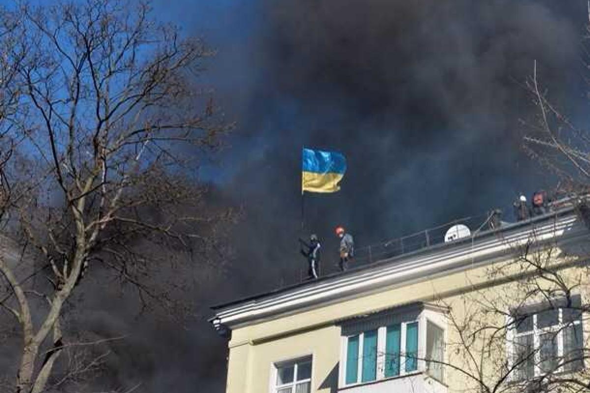 Николай Томенко напоминает украинцам древнюю поговорку «Моя хата скраю – першим ворога зустрічаю» Николай Томенко напоминает украинцам древнюю поговорку «Моя хата скраю – першим ворога зустрічаю»