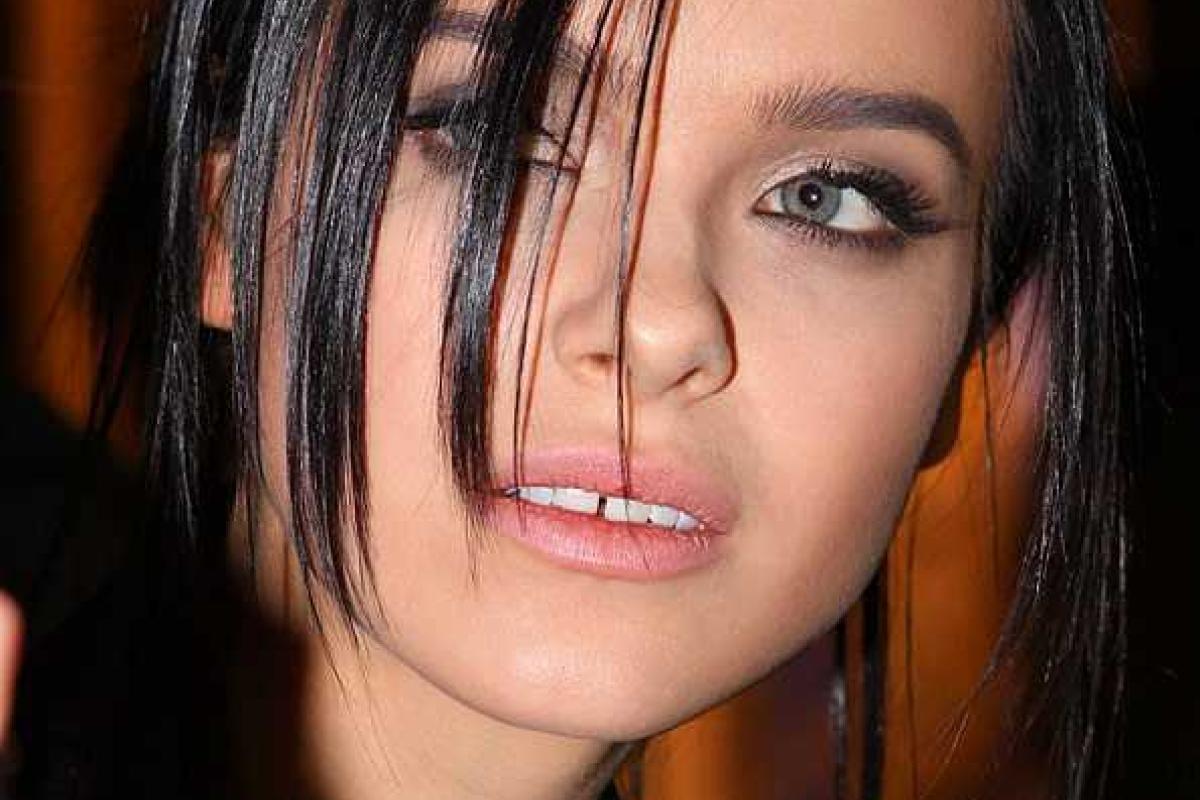 Группу "Serebro" покидает одна из самых ярких участниц Группу "Serebro" покидает одна из самых ярких участниц