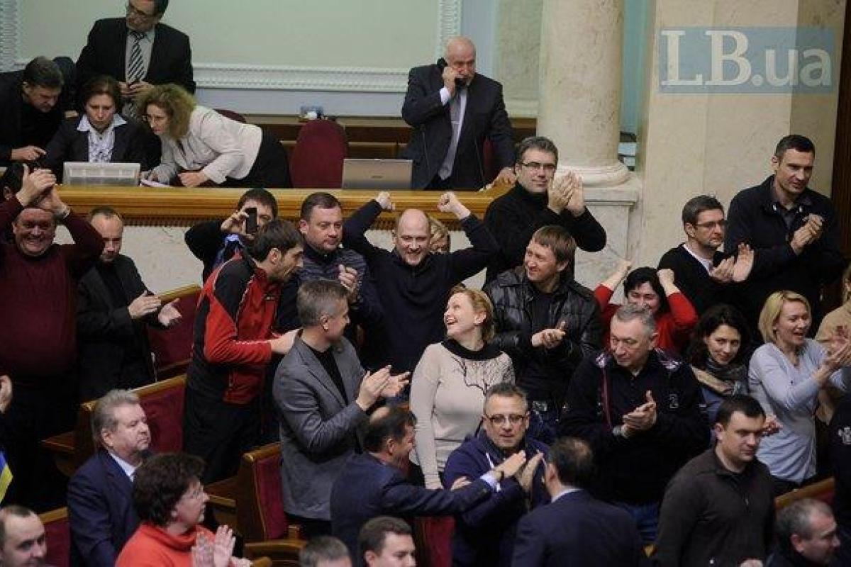 Рада постановила запретить проведение антитеррористической операции Рада постановила запретить проведение антитеррористической операции