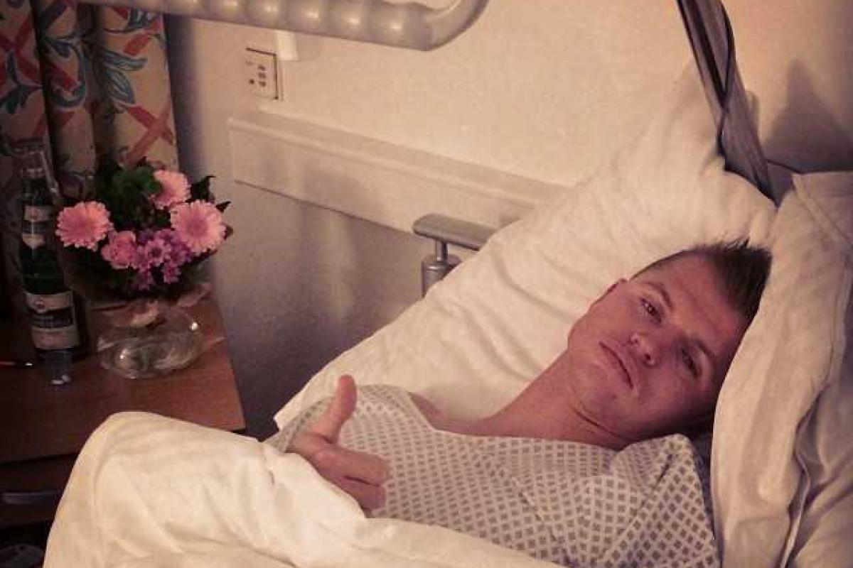 Муж Бузовой показал себя на больничной койке Муж Бузовой показал себя на больничной койке