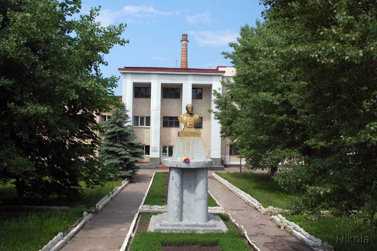 Ленинопад дошел до Луганщины. Ильич пал в Лисичанске