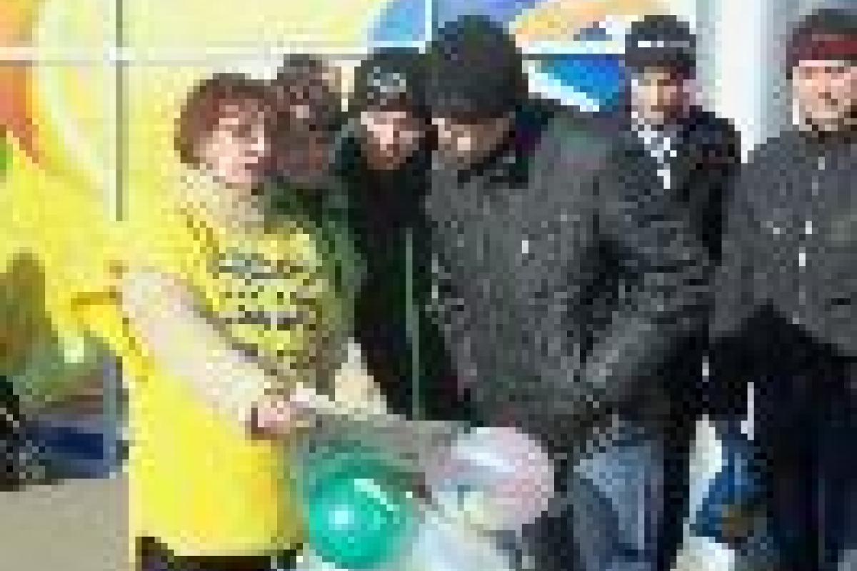 Налоговики Лисичанска провели промо-акцию "Декларирование-2014" Налоговики Лисичанска провели промо-акцию "Декларирование-2014"
