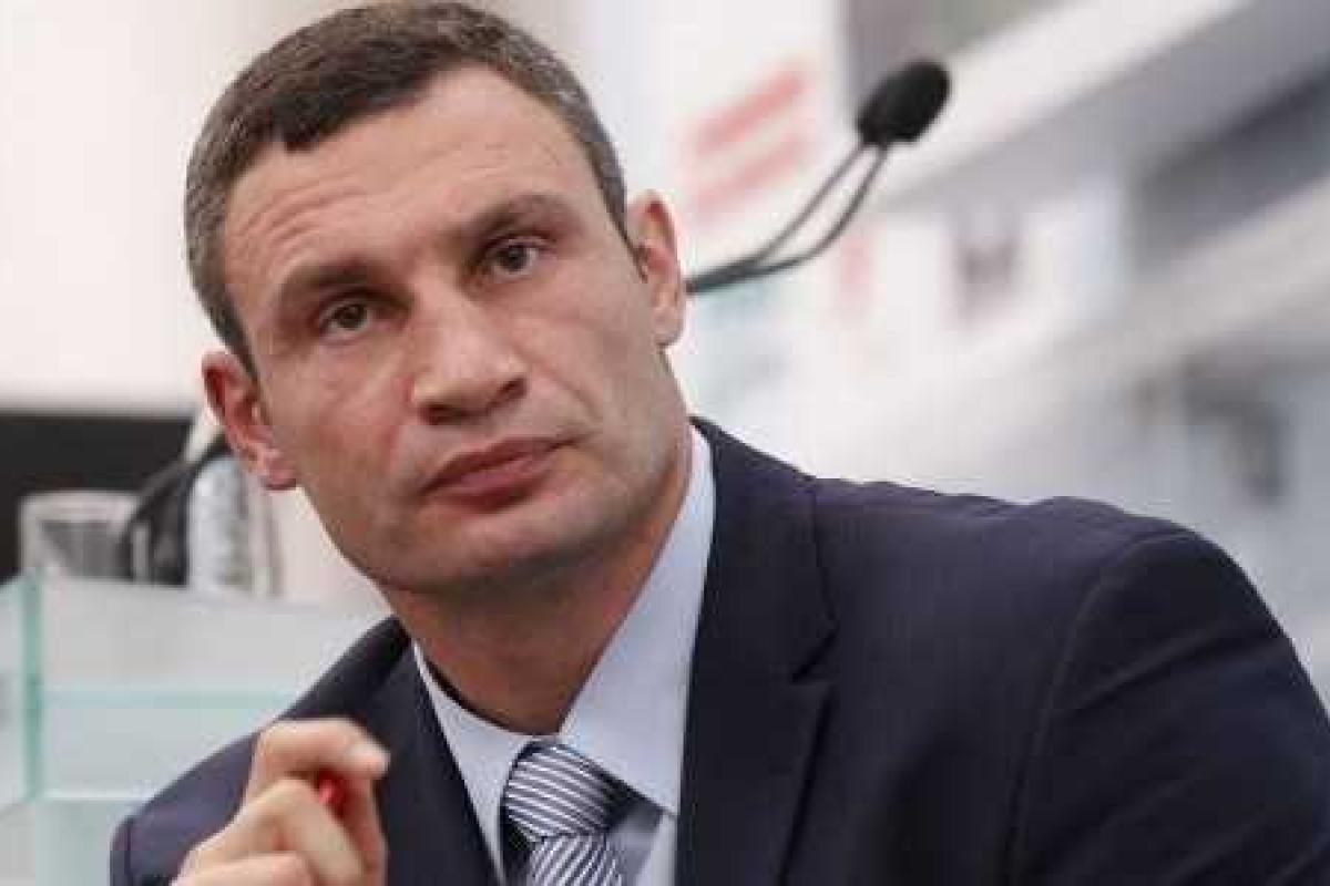 Кличко призвал Януковича немедленно объявить досрочные выборы президента и парламента: время уже идет на минуты